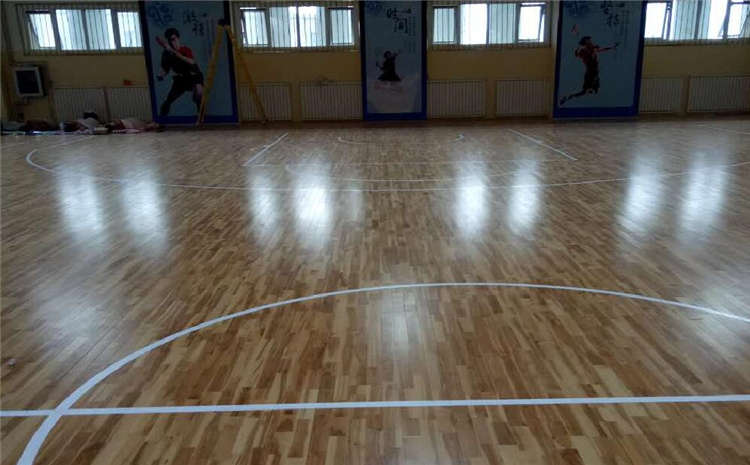 學(xué)校舞臺實木地板防潮