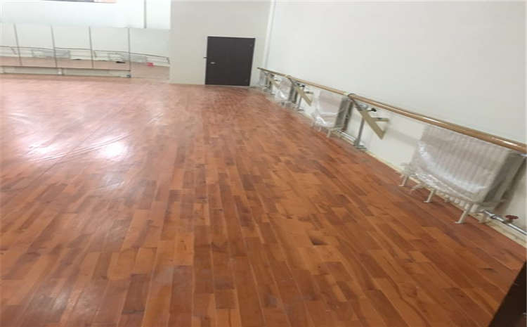 楓樺木運動體育地板怎么保養？
