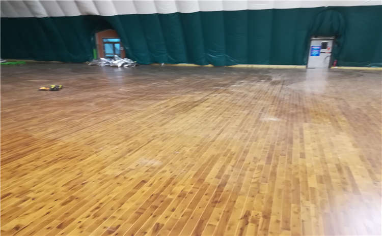 楓木籃球場實木地板翻新施工